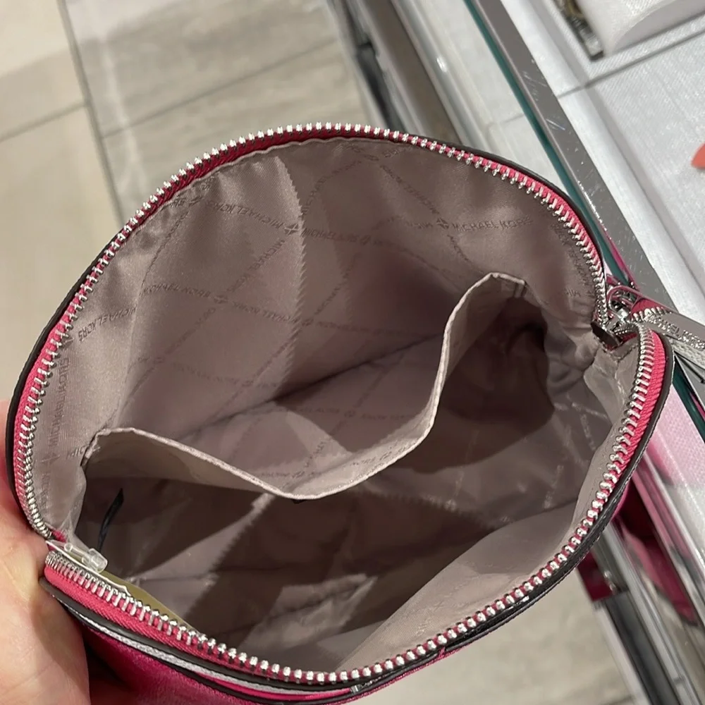 Michael Kors Jet Set Travel Md Sgntr Logo Color Block Dome Crossbody
DRAGONFRUIT - Picture 5 of 16